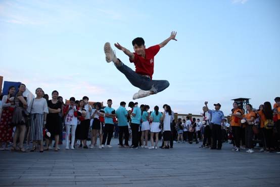 用特殊的方式纪念青春