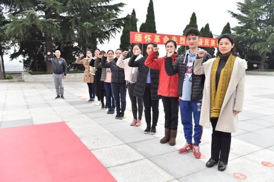 2017-11-11舞蹈系党总支组织党员到华县渭化烈士博物馆参观学习 108