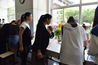 9月11日新生第一天报到 (3)