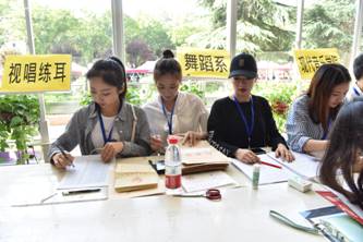 9月11日新生第一天报到 (5)